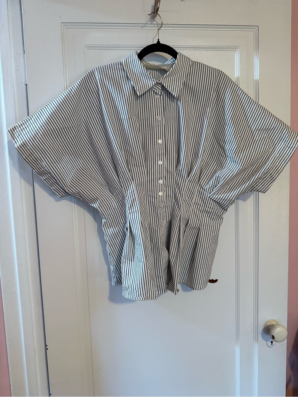 Exquise Tobie Pleated Blouse: Short Sleeve in Neutral Pattern (Black/White)